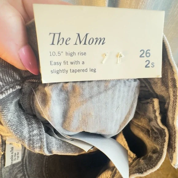 NWT Abercrombie And Fitch The Mom High Rise Jeans Acid Wash Womens size 26S/2S - Picture 8 of 12